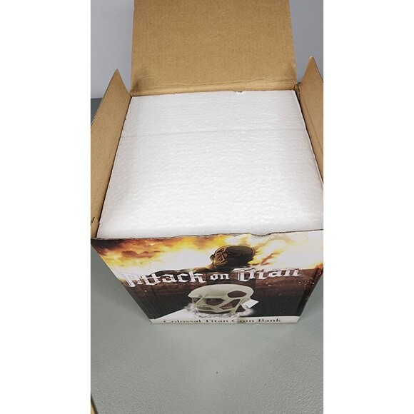 Attack On Titan Colossal Titan Head Coin Bank Horror Skull Anatomy Anime - Picture 7 of 14